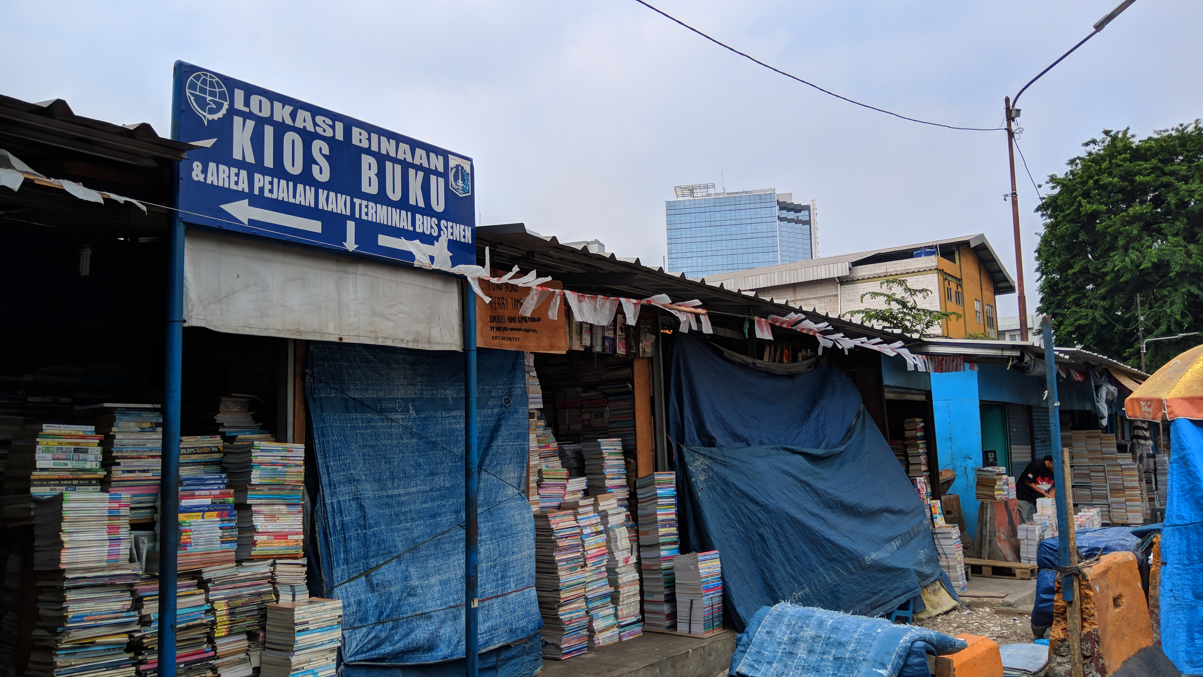 Kios buku di Terminal Senen
