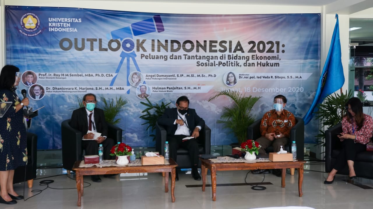 Seminat Outlook Indonesia 2021 yang digelar Universitas Kristen Indonesia, Jumat (18/12).