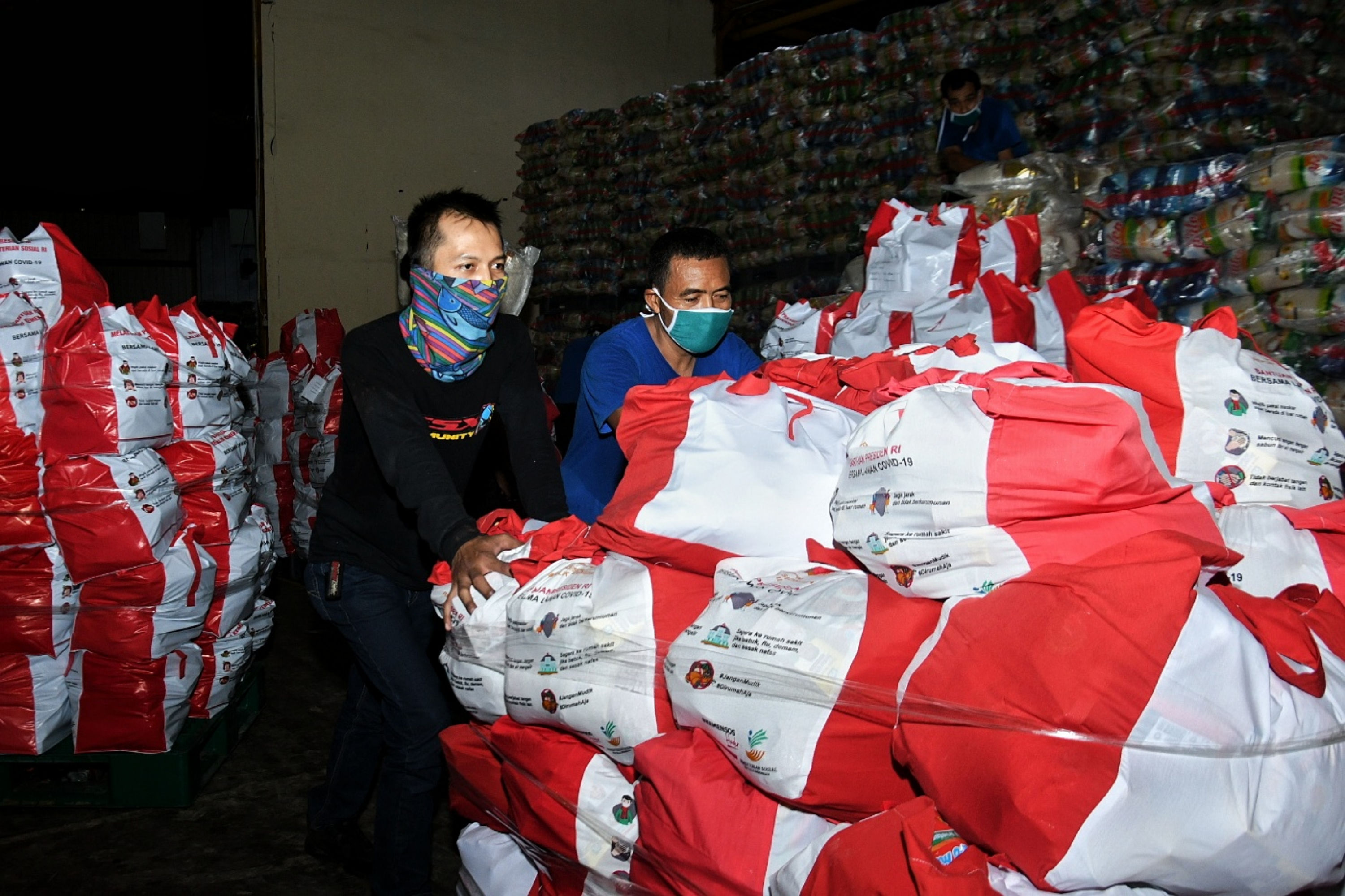 Tas yang digunakan untuk pengemasan Bansos