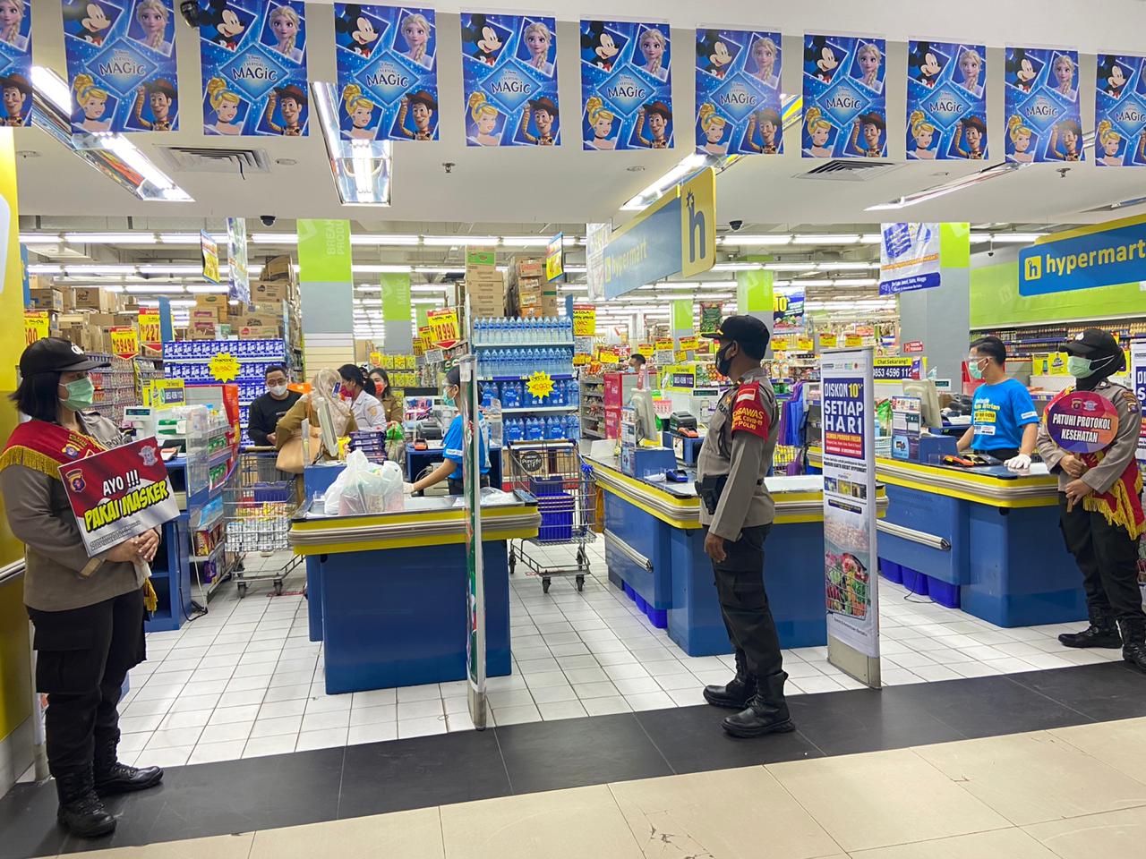 Polresta Palangka Raya Blusukan ke Mal Sosialisasikan 3M dan protokol kesehatan.