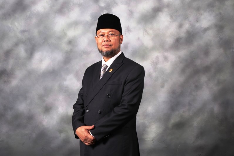 Rektor Universitas Terbuka Prof. Ojat Darojat.  
