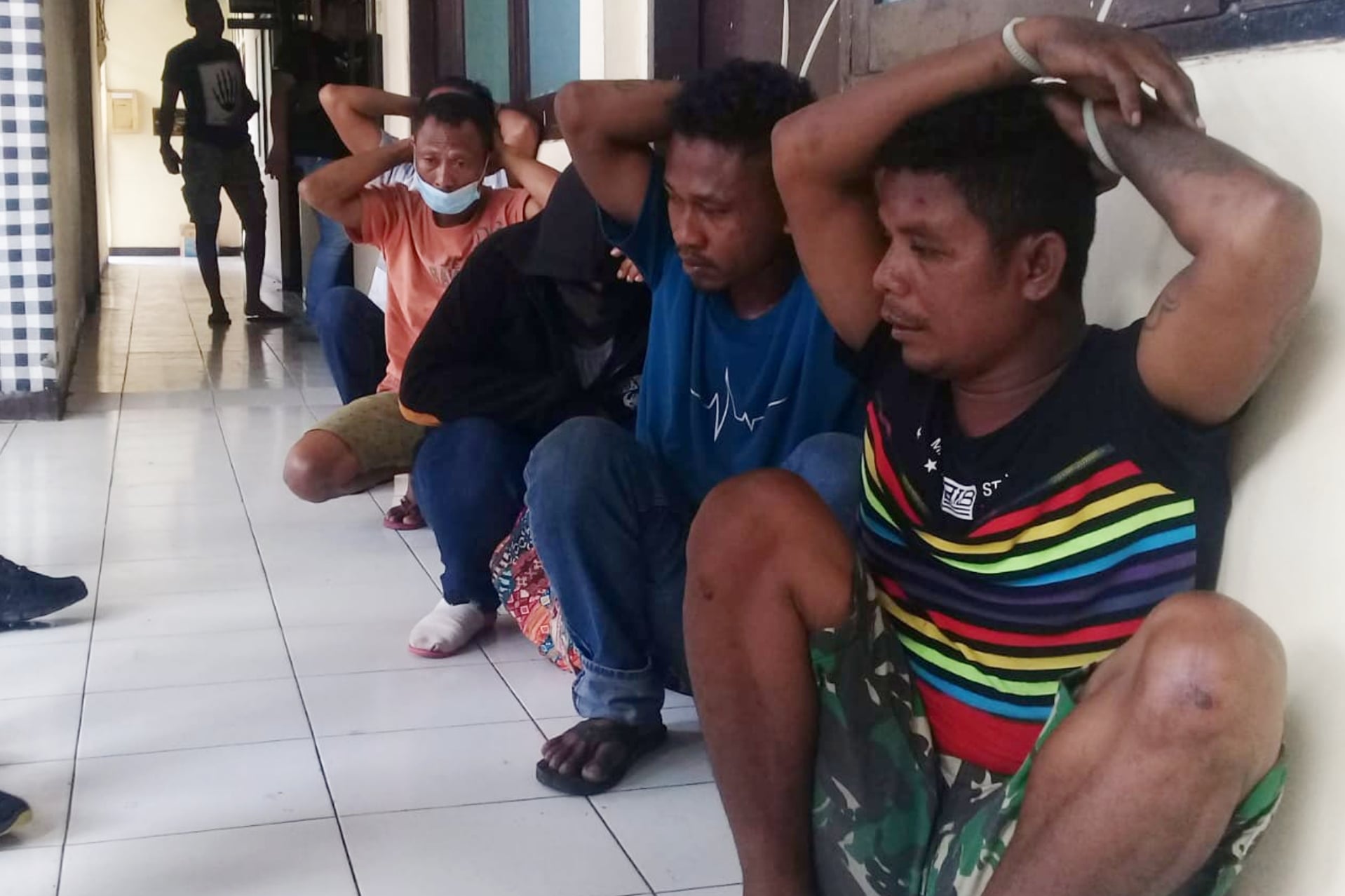 Para pelaku pencurian gading yang merupakan warga Kabupaten Sikka diamankan di Polres Flores Timur.