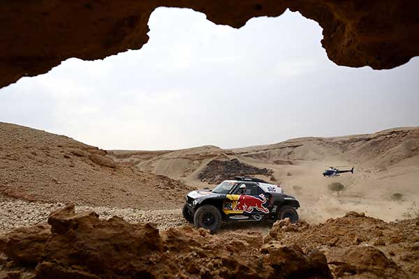 Stephane Peterhansel pimpin Reli Dakar