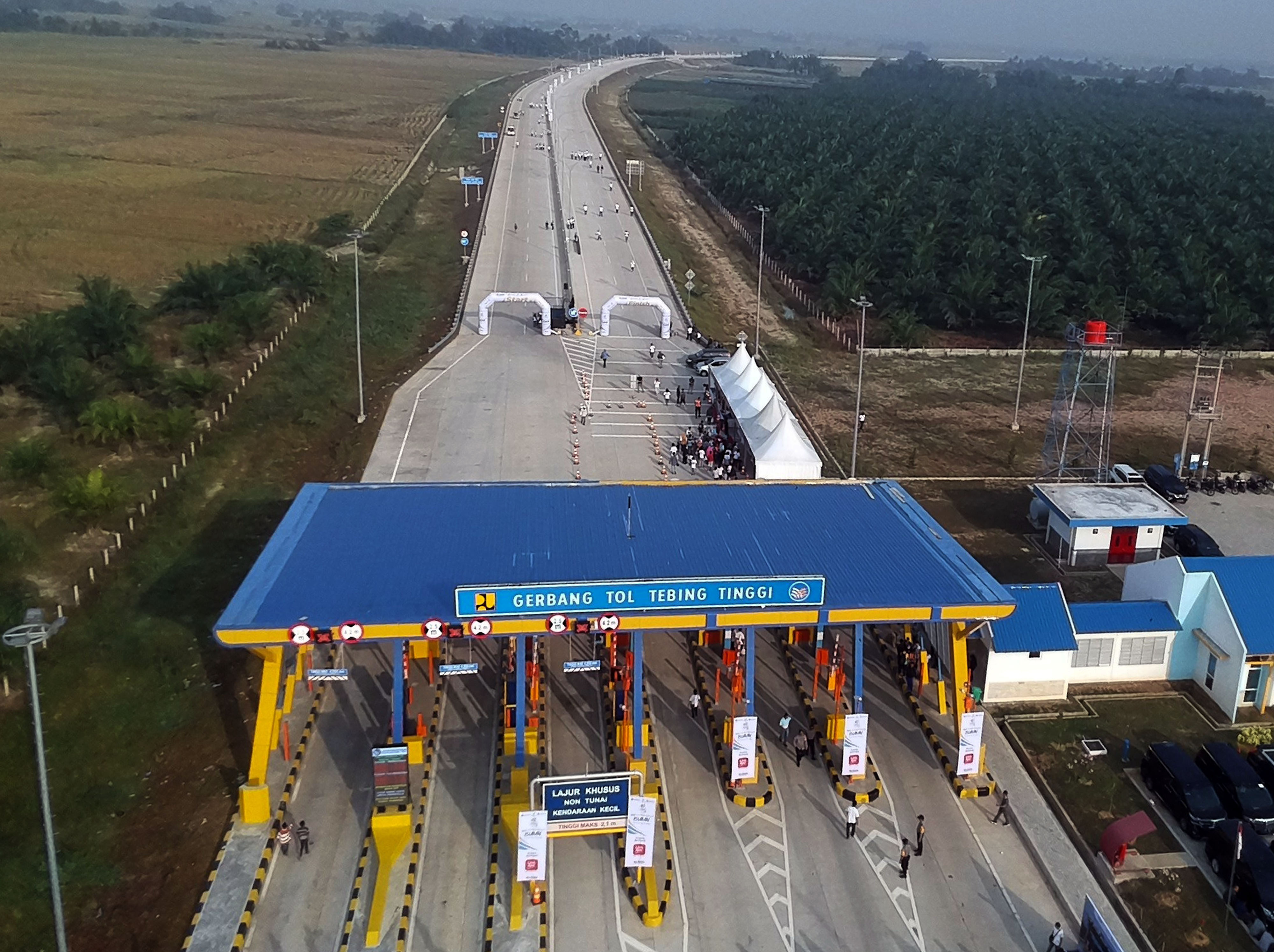 Gerbang tol tebing tinggi