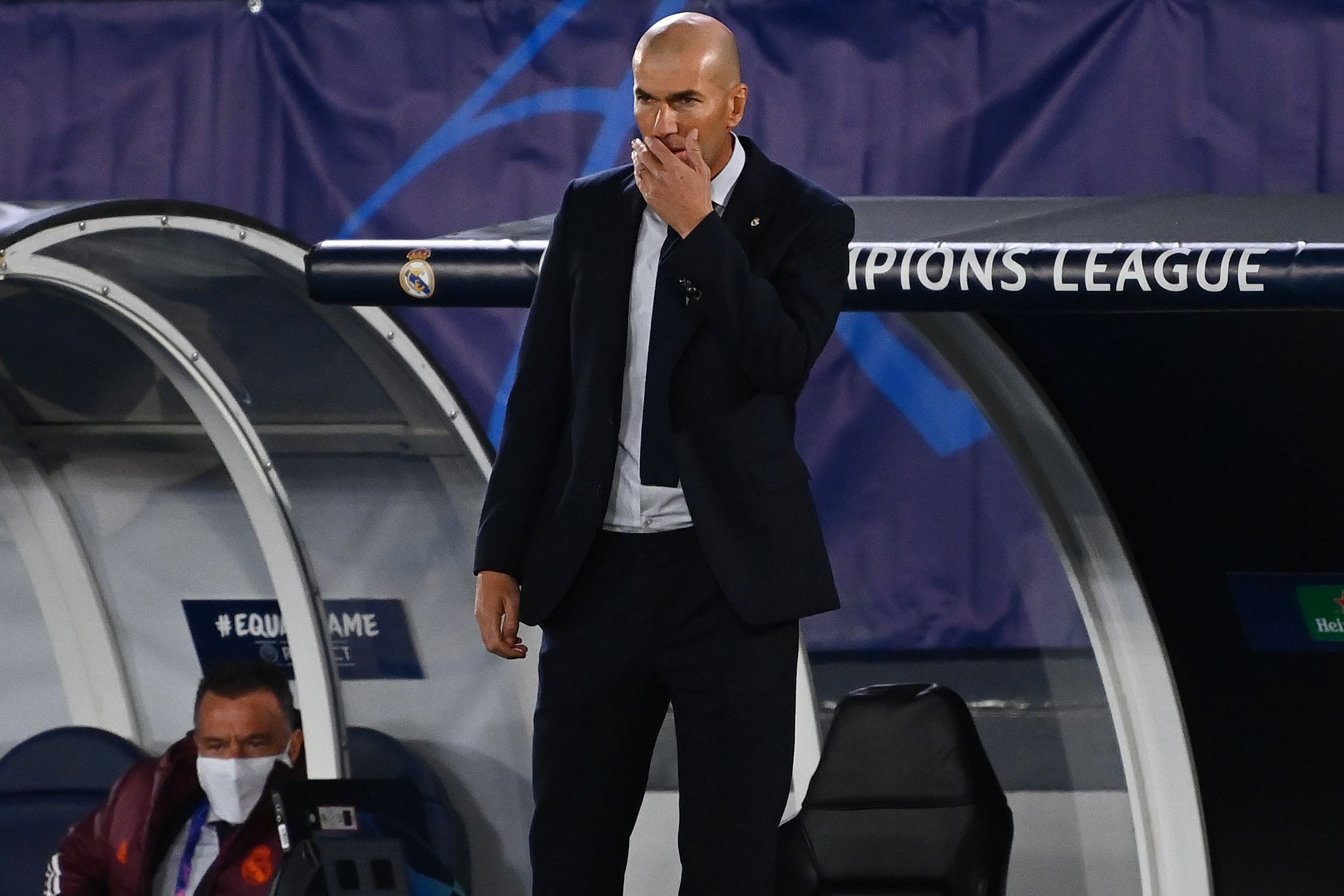 Pelatih Real Madrid Zinedine Zidane dinyatakan positif Covid-19. 