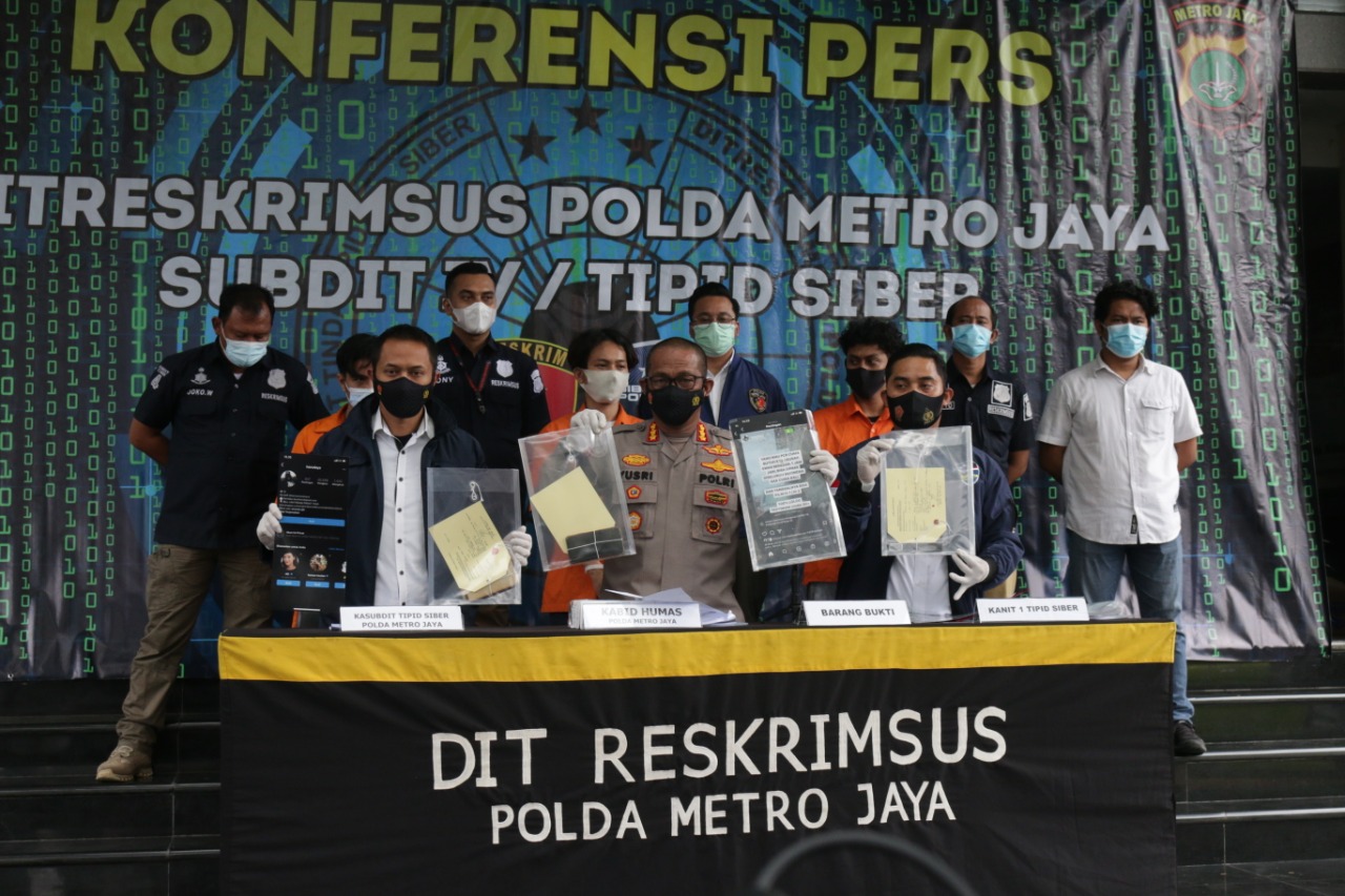 Pengungkapan kasus manipulasi data melalui media elektronik atau pemalsuan surat swab tersebut berawal dari pelaporan PT BF. 