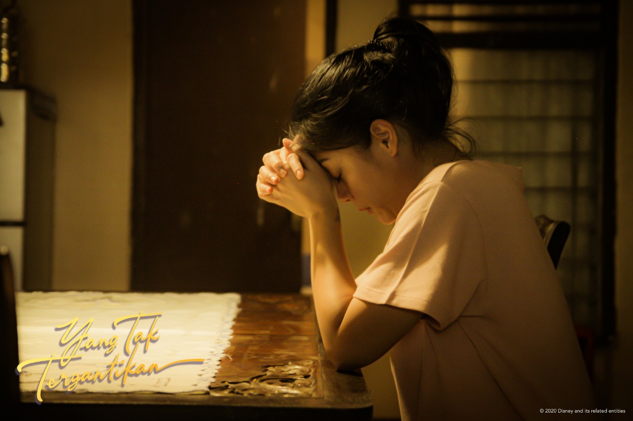 Salah satu adegan film Yang Tak Tergantikan.