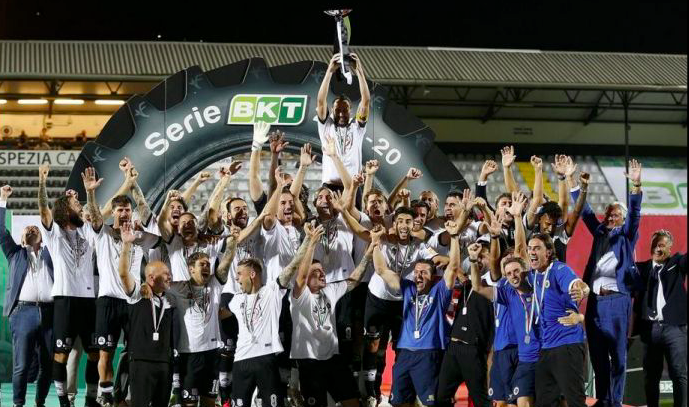 Bangkit dari Ketinggalan, Spezia Menang 2-1 atas Napoli