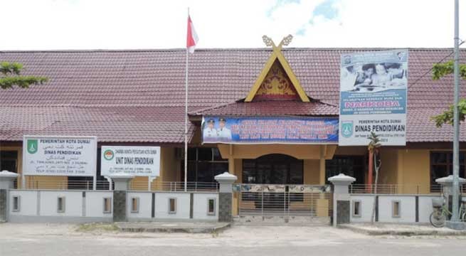 Sekolah dasar di Kabupaten Bintuni, Papua Barat masih tutup karena sekolah tetap memberlakukan pembelajaran jarak jauh.