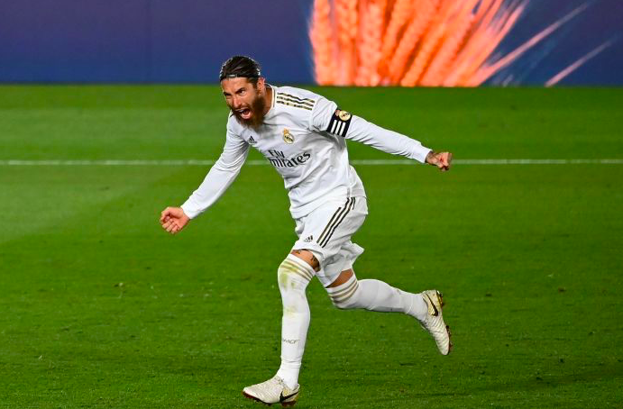 Pemain Real Madrid Sergio Ramos melakukan selebrasi atas golnya saat melawan Getafe