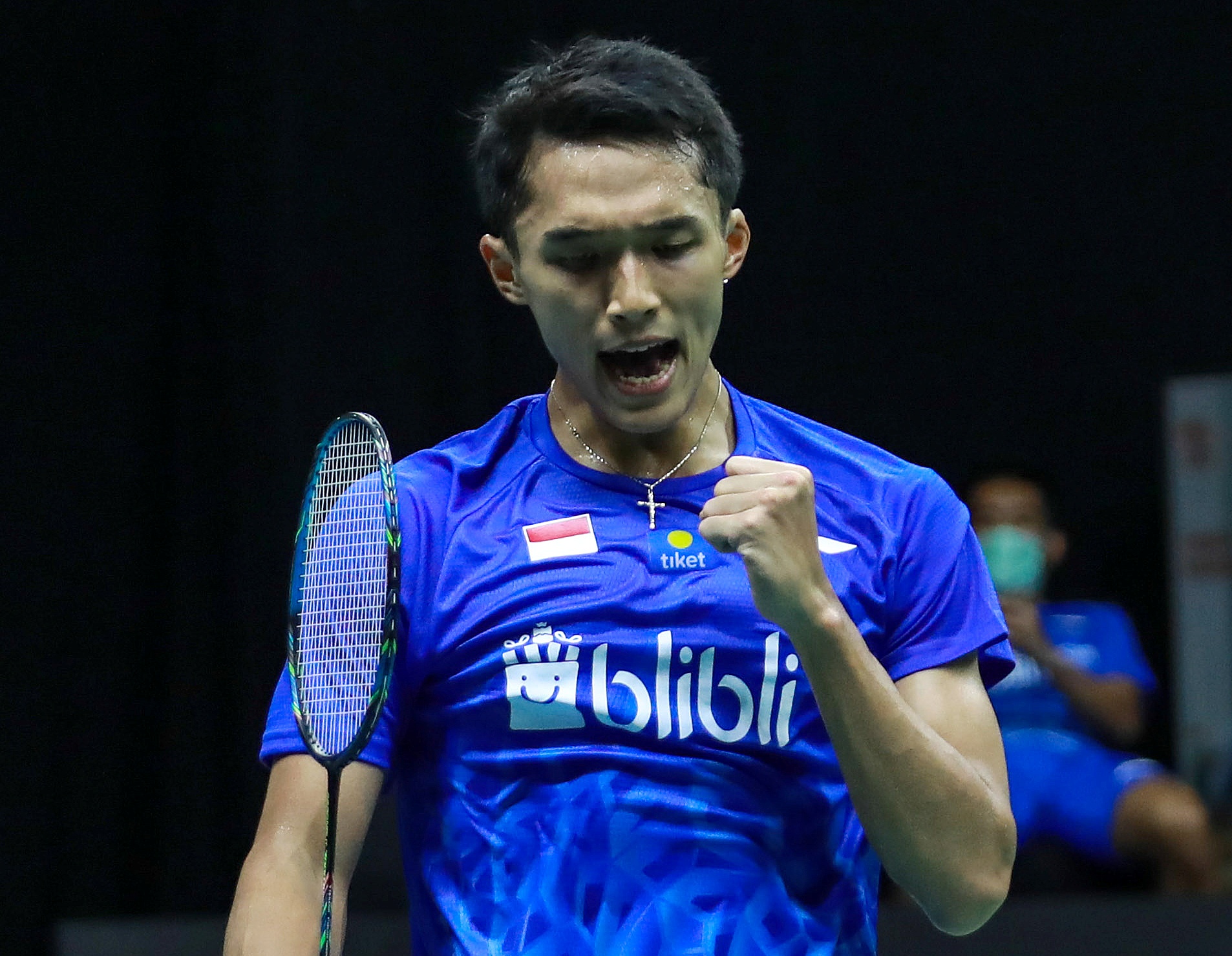 Jonatan Christie menjadi wakil Indonesia pertama di sektor tunggal putra yang lolos ke babak kedua Thailand Open 2021. 