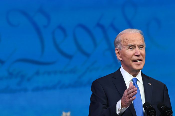Joe Biden ingin Christopher Wray Tetap Pimpin FBI