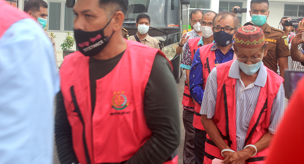 Para tersangka kasus penggelapan aset tanah Pemkab Manggarai Barat ditahan di Kejaksaan Tinggi NTT di Kupang.