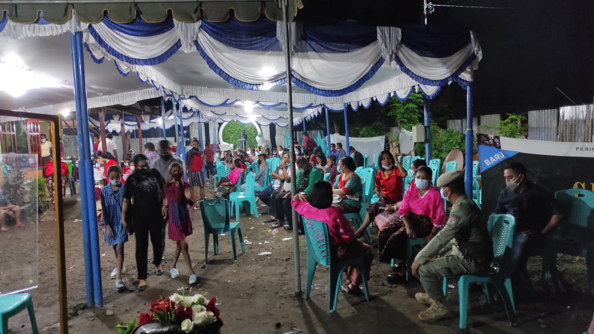 Tim Patroli Satgas Covid-19 Sikka membubarkan pesta pernikahan, Kamis (28/1) malam. 