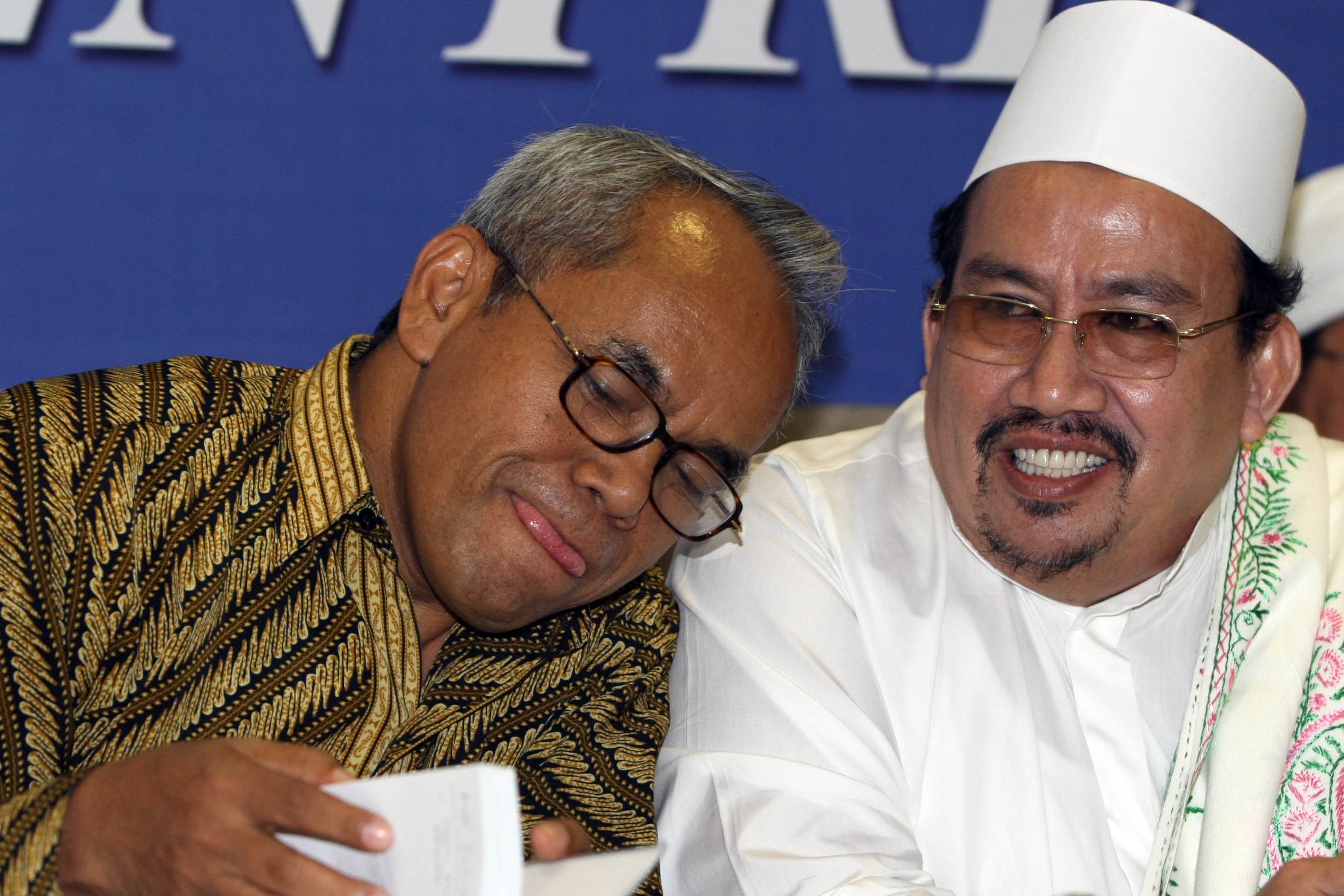 Sekretaris Umum PGI Pendeta Richard Daulay (kiri) bersama Pimpinan Majelis Taklim Al-Afaf Habib Ali Assegaf.