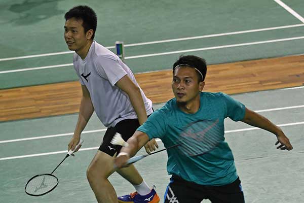 Salah satu ganda putra andalan Indonesia Hendra Setiawan/Mohammad Ahsan sedang melakukan sesi latihan