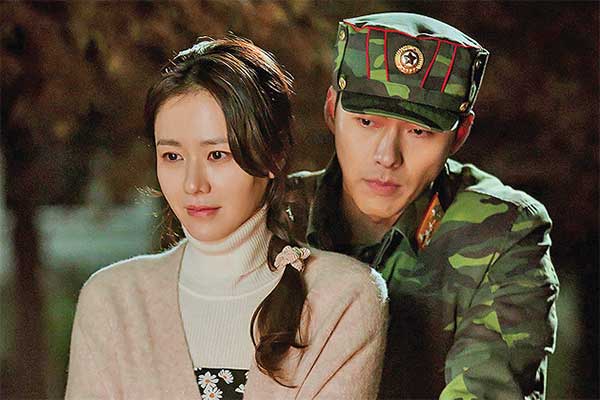 Aktor  Hyun Bin, dan aktris Son Ye-jin