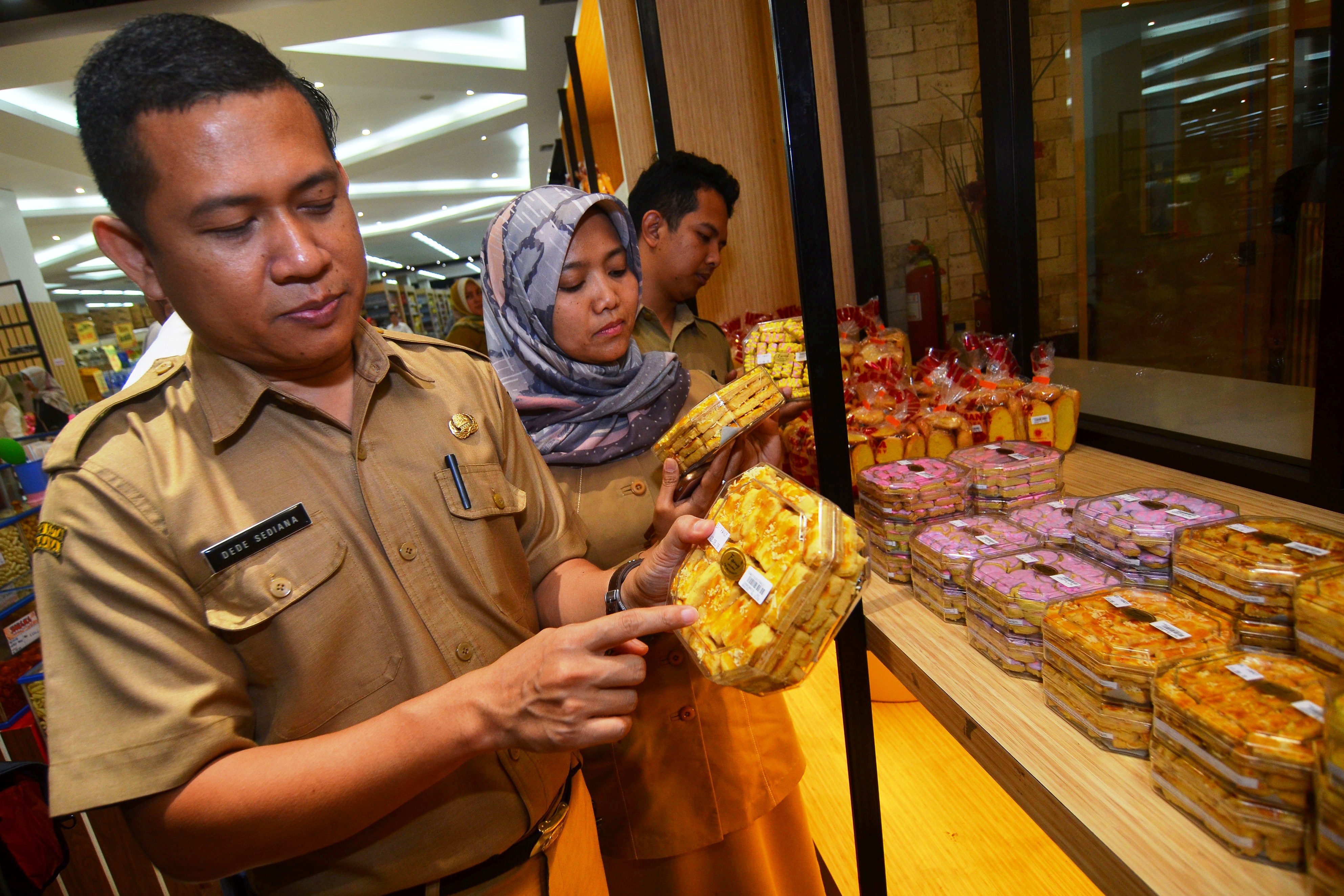 Ilustrasi sidak makanan kedaluwarsa