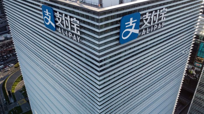 Trump Larang Transaksi Gunakan Delapan Aplikasi asal Tiongkok