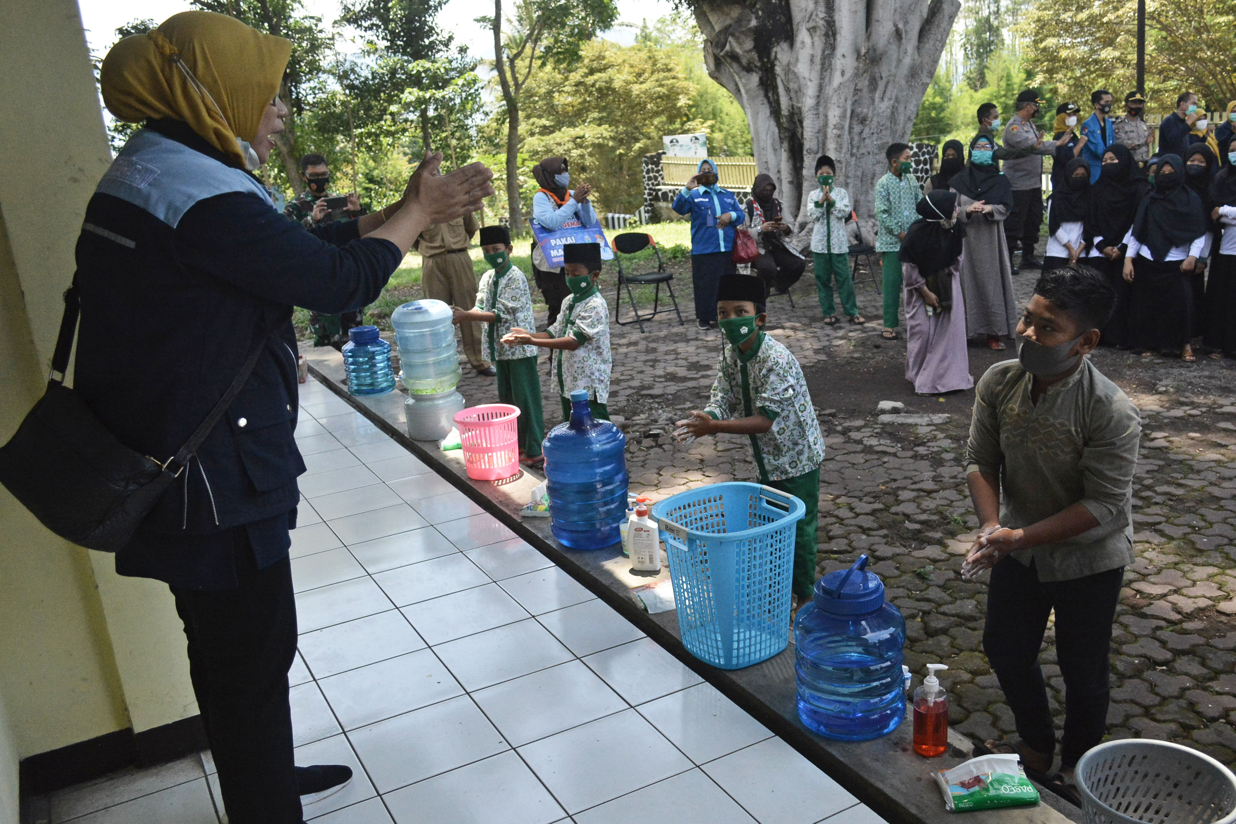 Kasus Covid-19 Daerah Naik, Ketua Satgas Minta Reaktivasi Posko