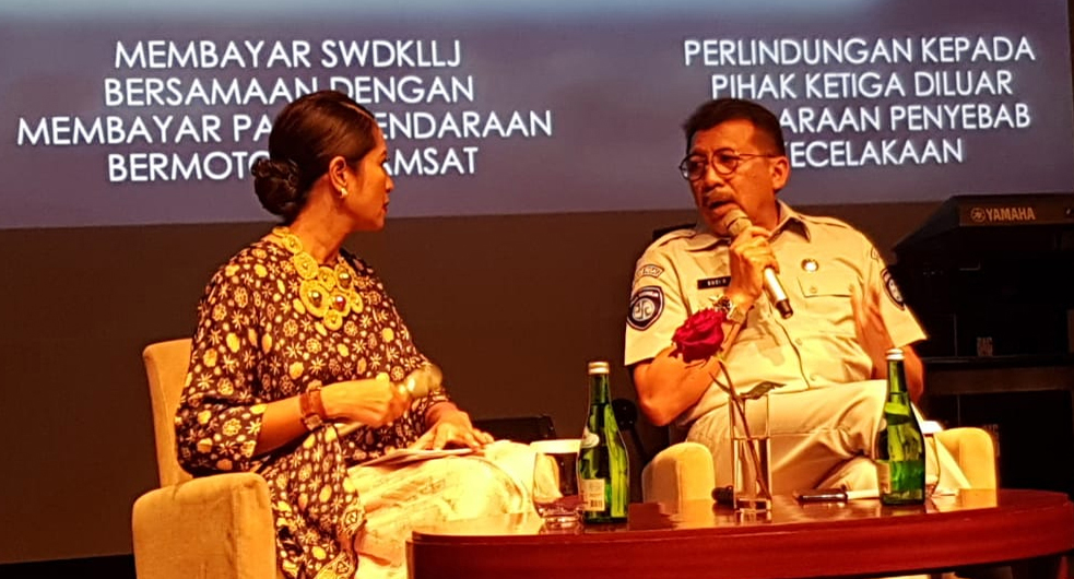 Direktur Utama PT Jasa Raharja, Budi Rahardjo (kanan)