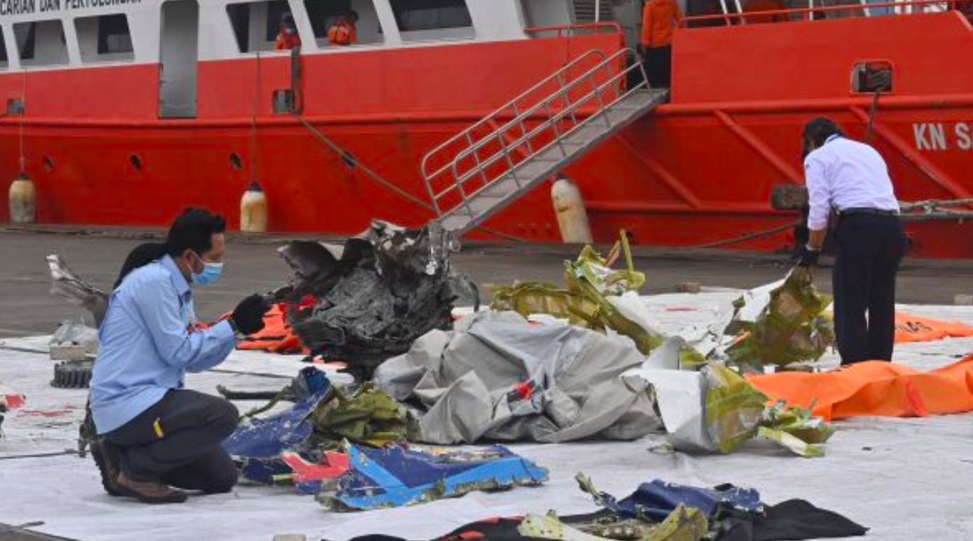 Tim DVI Polri Terima 155 Kantong Jenazah Korban Sriwijaya Air