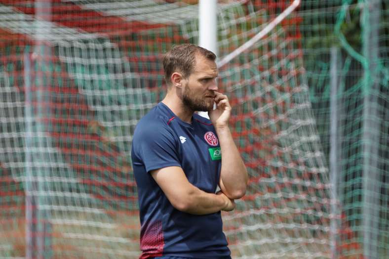 Pelatih Mainz Bo Svensson.