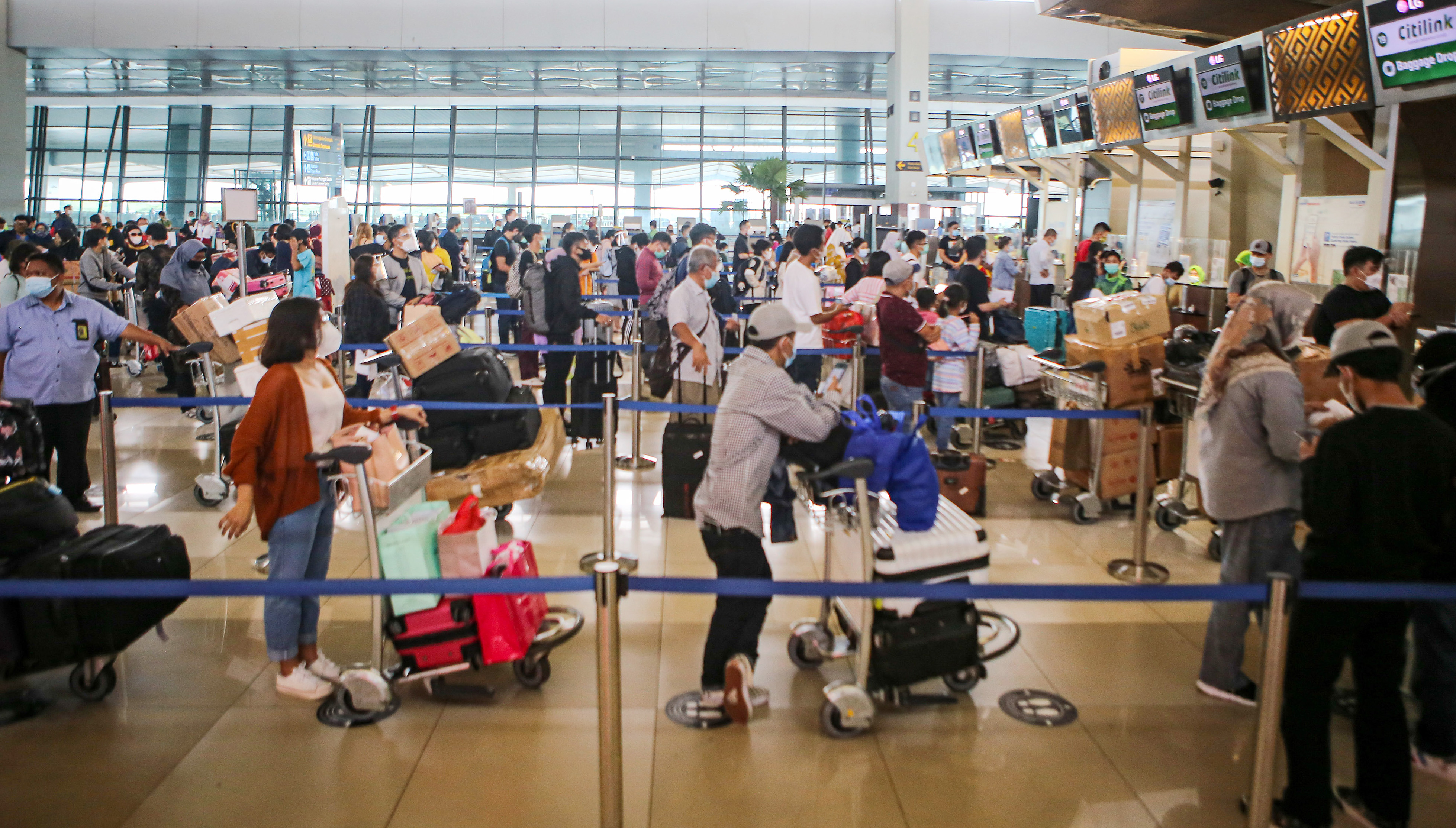 PT Angkasa Pura (AP) II menargetkan jumlah pergerakan penumpang naik menjadi 45 juta orang pada tahun ini.