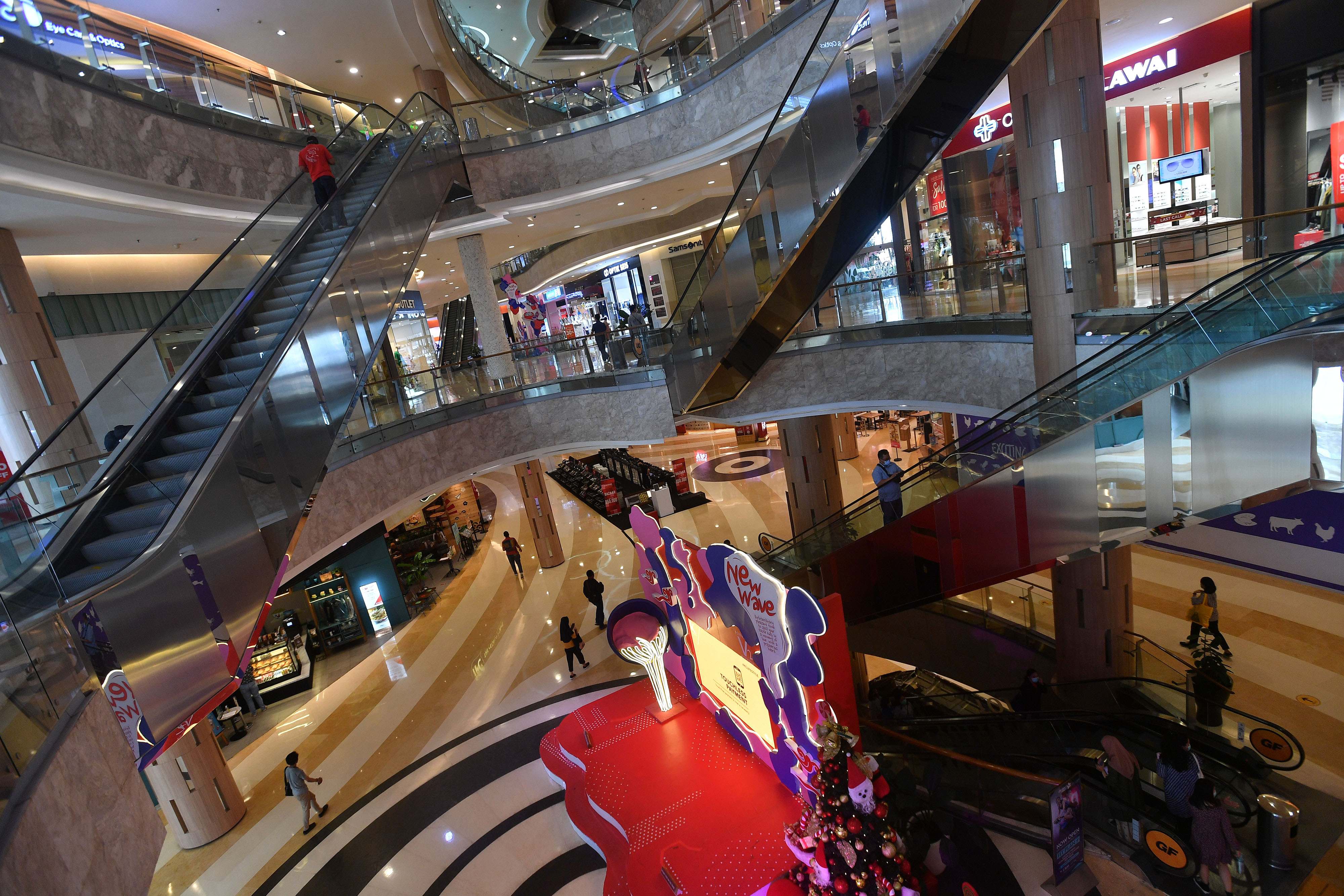 Suasana pusat perbelanjaan di jakarta