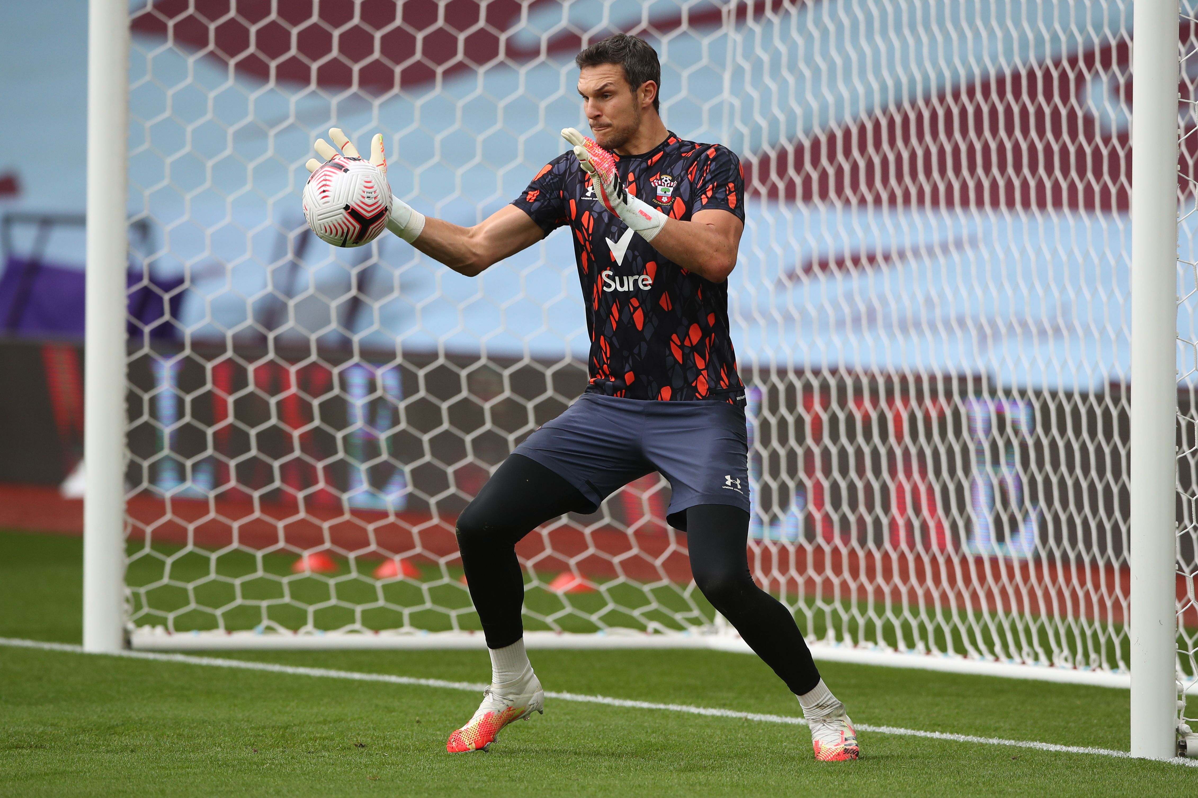 Positif Covid-19, Kiper Southampton Absen Kontra Liverpool