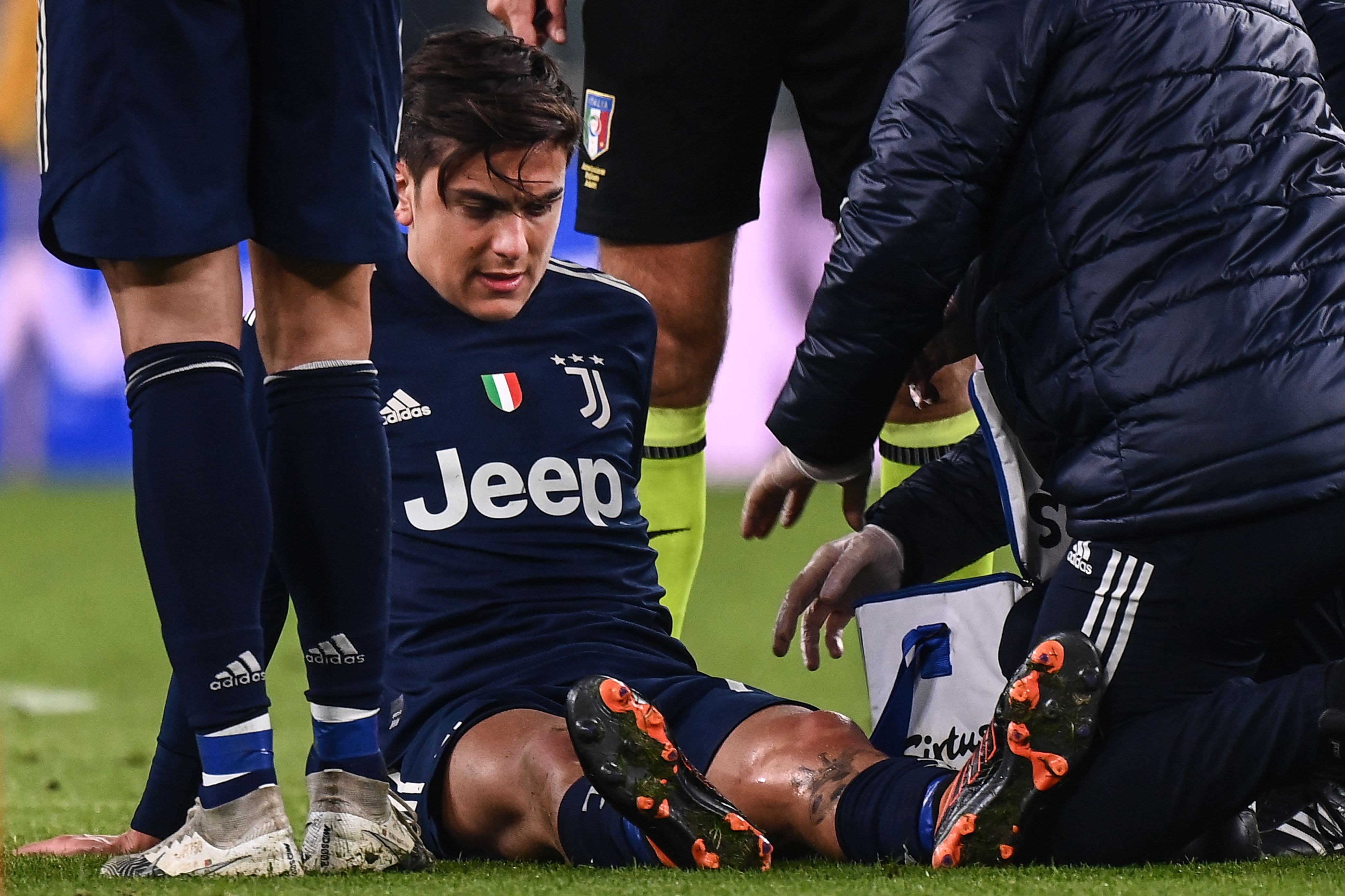 Penyerang Juventus Paulo Dybala mengalami cedera dalam laga Serie A melawan Sassuolo.