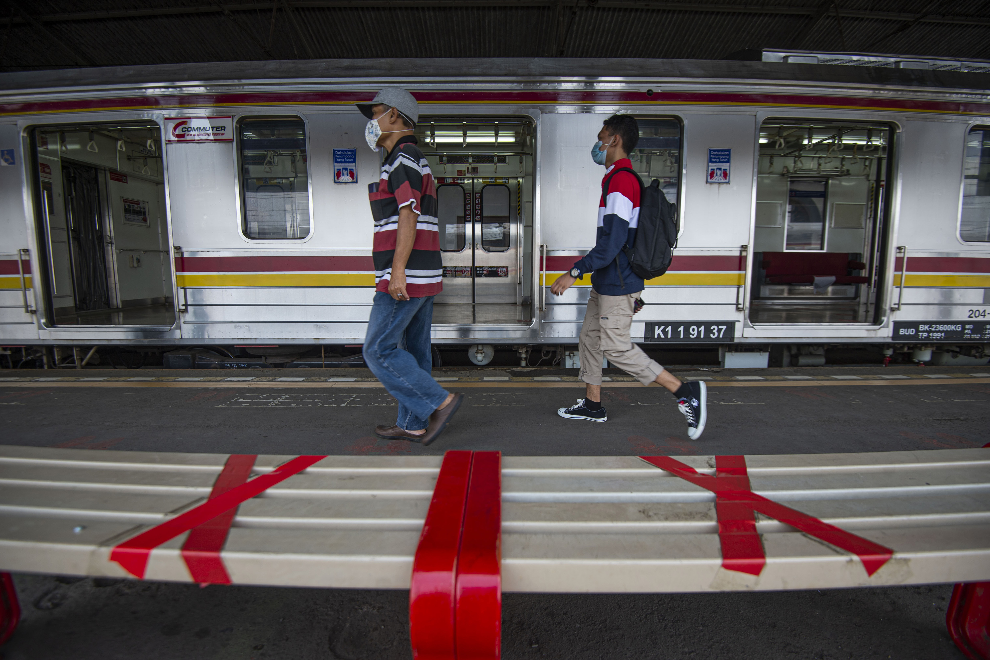 Selama Libur Nataru, 6,1 juta Penumpang Naik KRL