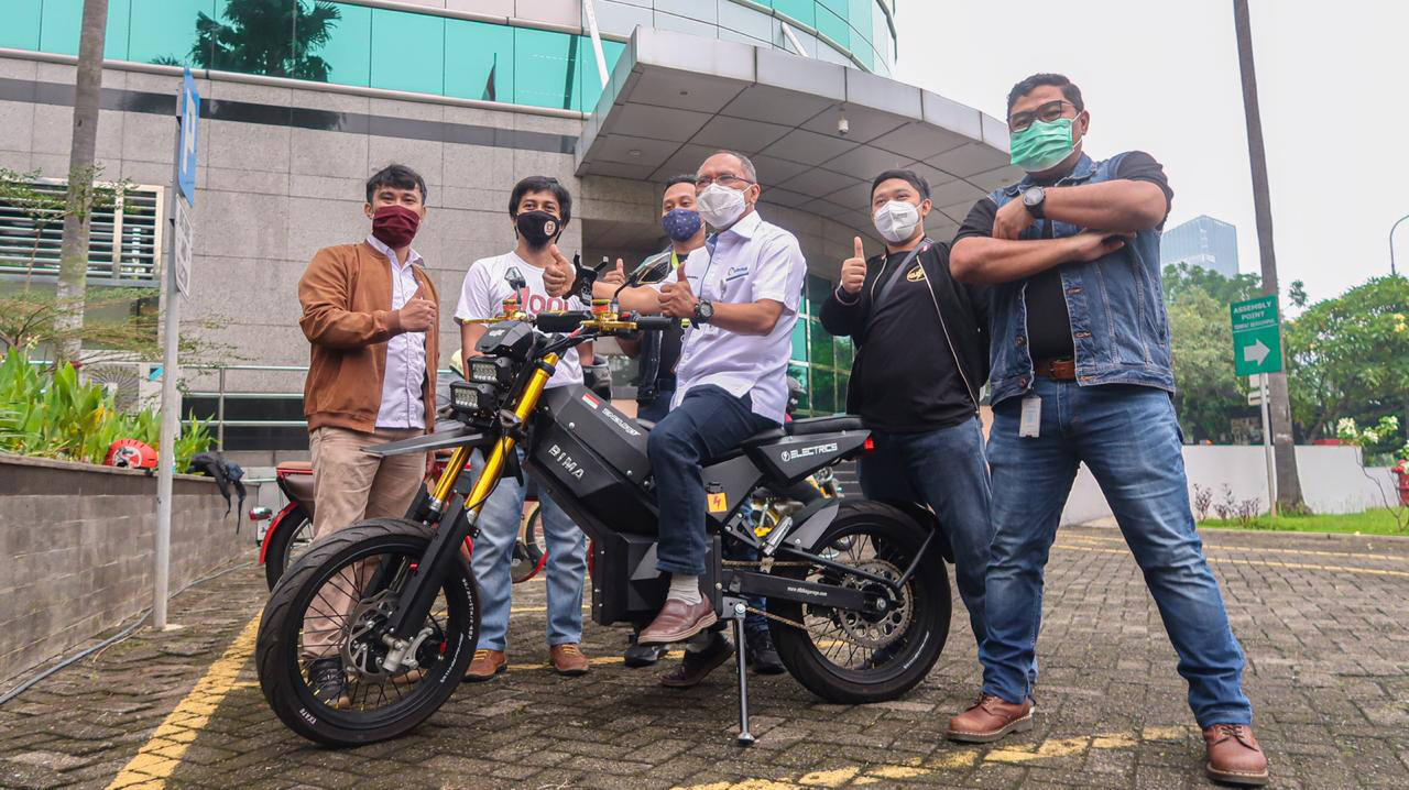  Produk andalan dari Elbike di antaranya adalah ECR-3000 'Bima Enduro' Supermoto Traill Bike yang dapat dipacu hingga 100 km per jam.