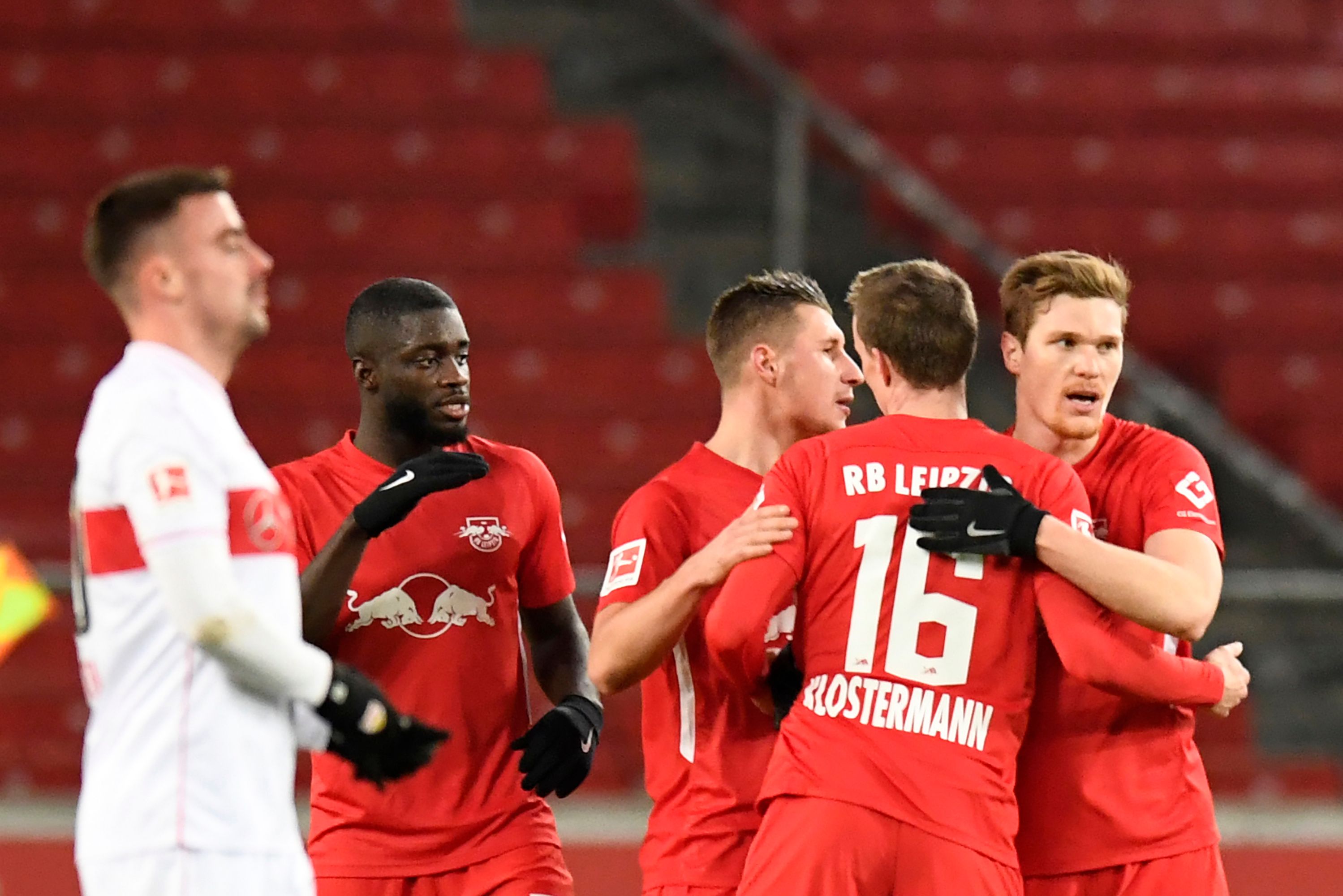 Para pemain RB Leipzig melakukan selebrasi usai memastikan kemenangan atas Stuttgart di laga Bundesliga.