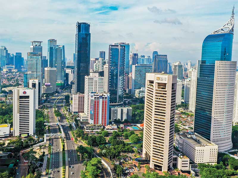 Gedung bertingkat di kawasan Jalan Jenderal Sudirman, Jakarta, Jumat (3/4/2020). 