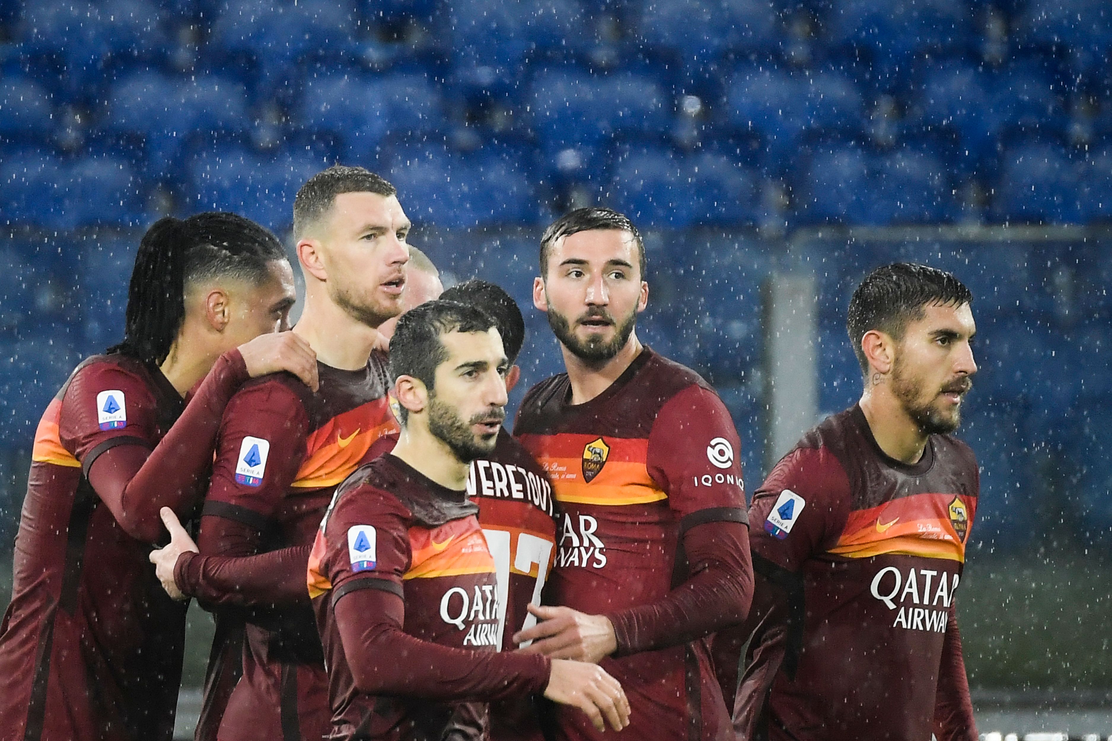 Para pemain AS Roma melakukan selebrasi usai mencetak gol ke gawang Sampdoria di laga Serie A.