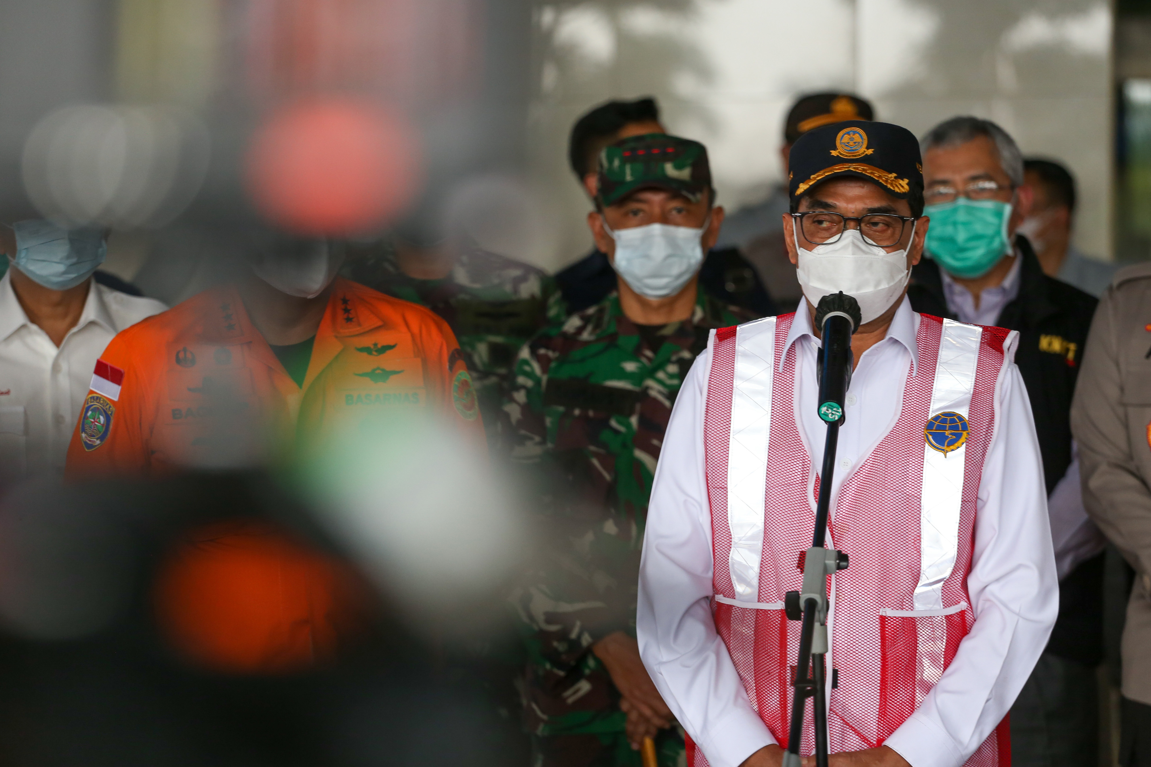 Menteri Perhubungan Budi Karya Sumadi saat memberikan keterangan pers insiden Sriwijaya Air SJ 182. 