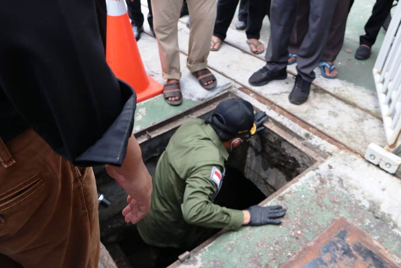 Wali Kota Malang Sutiaji, Rabu (6/1) mengecek langsung lokasi banjir di Jalan Seekarno Hatta.