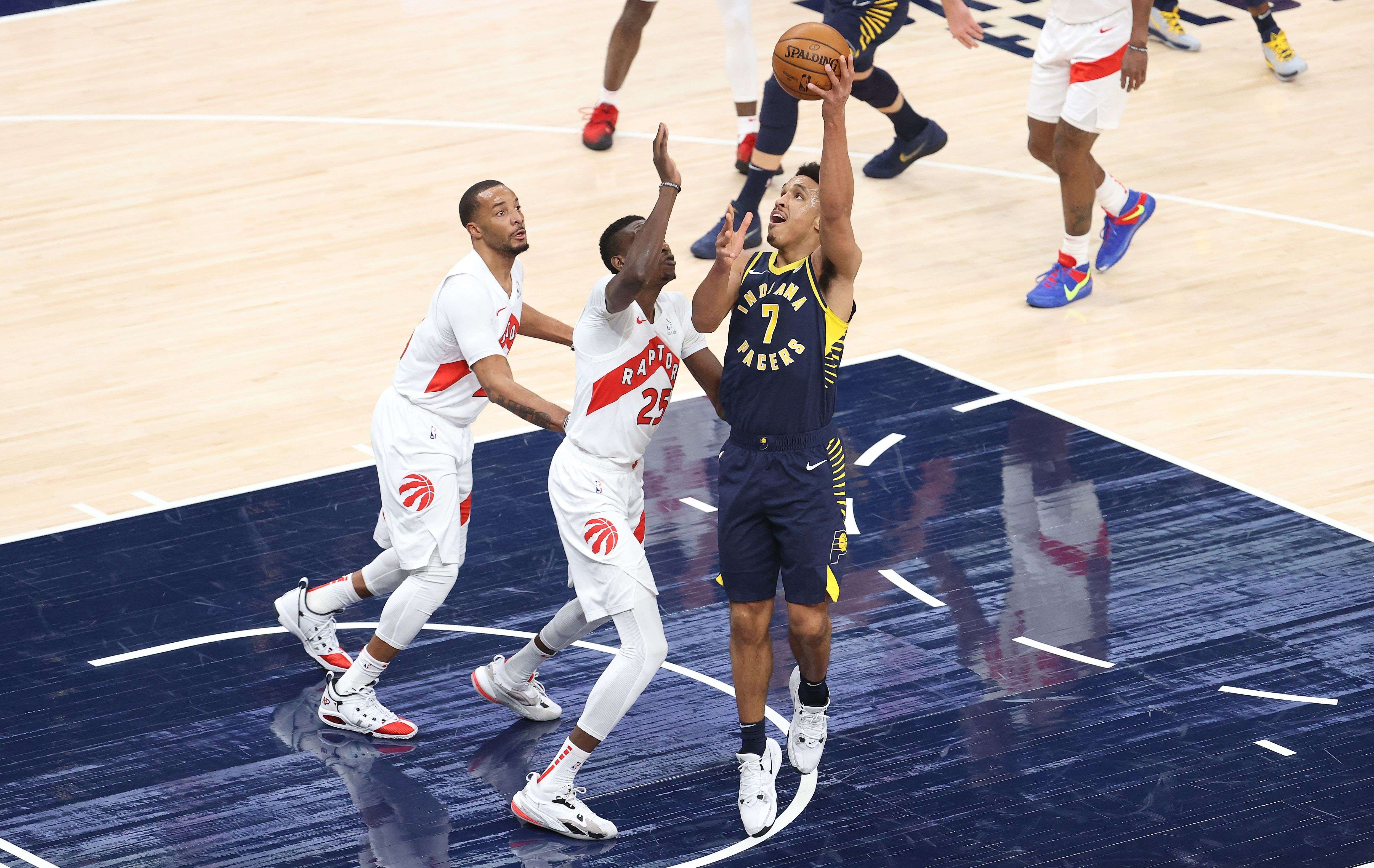 Pemain Indiana Pacers Malcolm Brogdon melepaskan tembakan dalam laga NBA melawan Toronto Raptors.