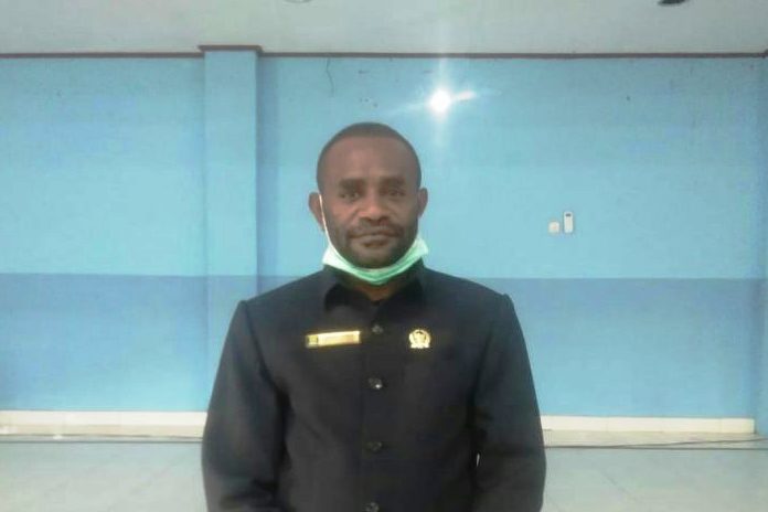 Ketua Fraksi Partai NasDem di DPRD Kabupaten Maybrat Yonas Yewen.