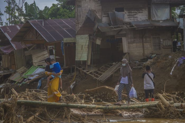 Transportasi Trans Kalimantan Belum Pulih