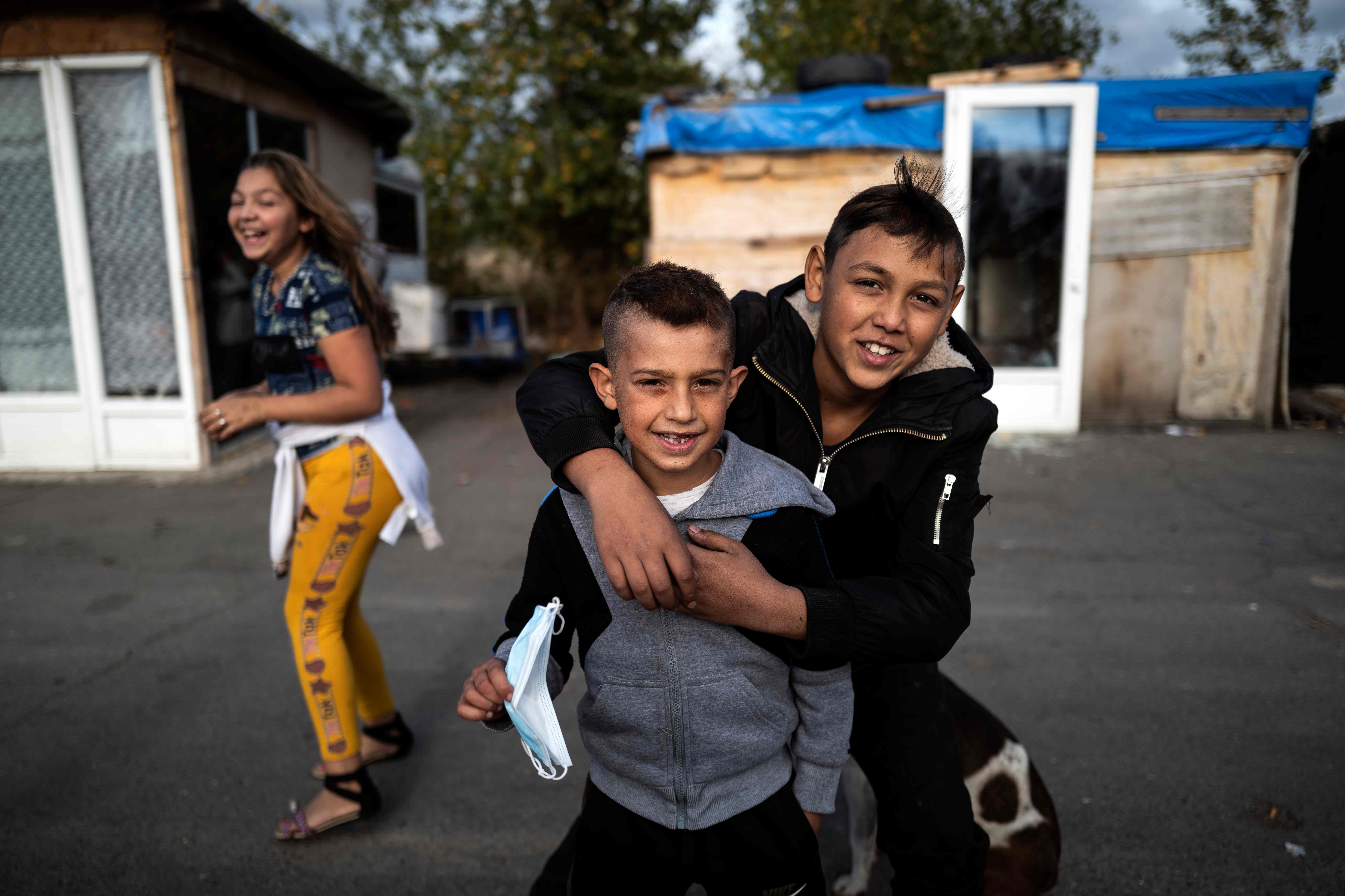 anak laki-laki dan perempuan (ilustrasi)