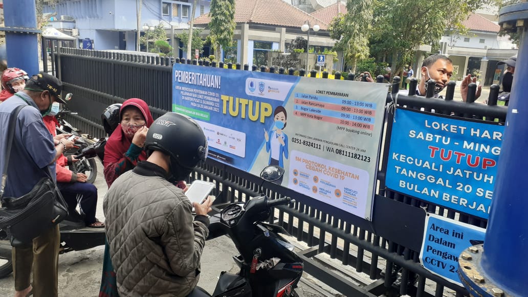 Suasana di Kantor PDAM Kota Bogor di Jalan Siliwangi yang ditutup sementara untuk dilakukan sterilisasi pasca 15 karyawannya positif Covid.