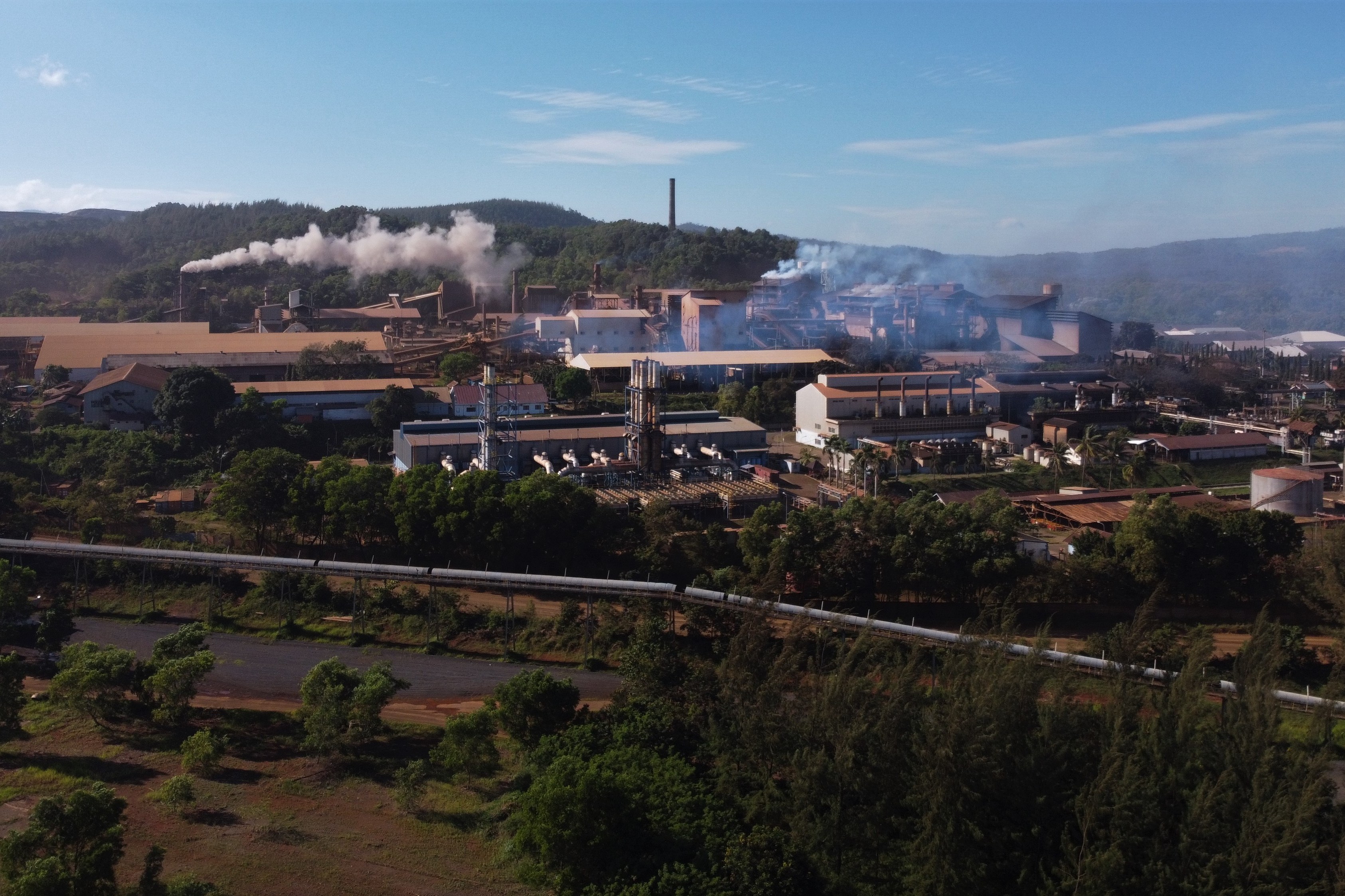Foto udara pabrik pengolahan nikel milik PT Aneka Tambang Tbk di Kecamatan Pomalaa, Kolaka, Sulawesi Tenggara.