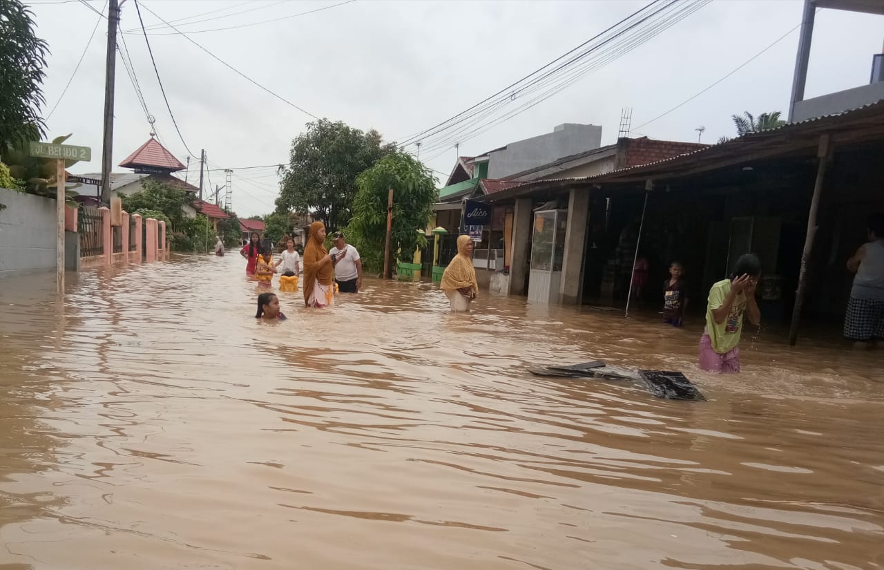 Banjir di Blok II Perum Bumi Palmerah Indah Kota Jambi, Kamis (31/12/2020).