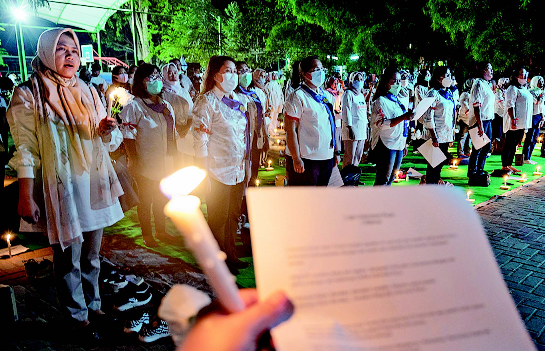 DOA BERSAMA LINTAS IMAN: Warga lintas agama menggelar Doa Damai Lintas Iman di Taman GOR, Palu, Sulawesi Tengah, Rabu (2/12/2020)