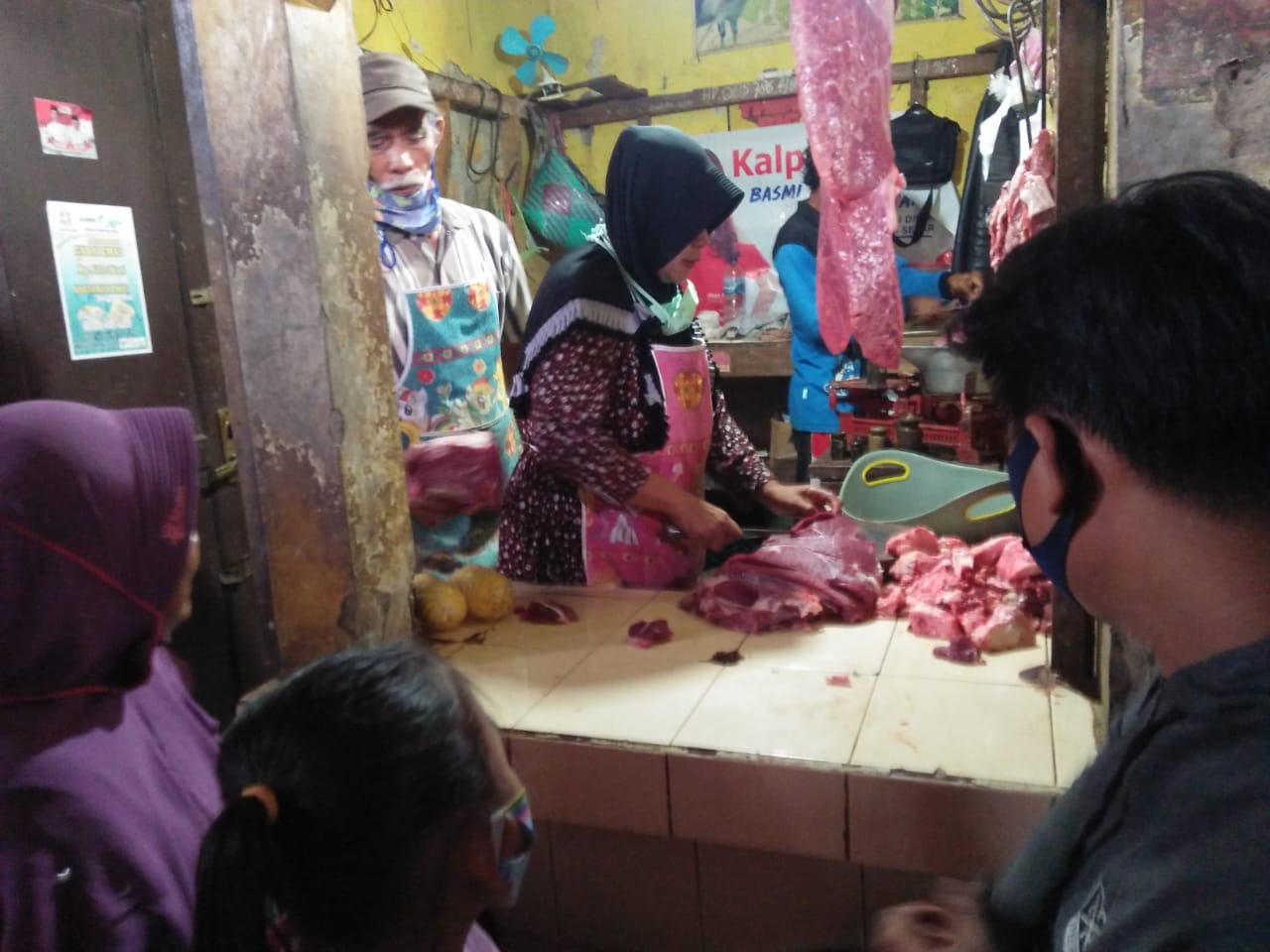 Harga daging sapi di Pasar Tradisional Kota Tegal mencapai Rp120 ribu/kg, Kamis (21/1/2021)