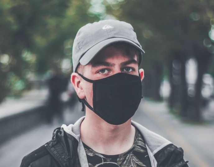 Meski banyak yang sudah sadar memakai masker, banyak pula orang yang tetap menolak meski tahu bahaya covid-19.