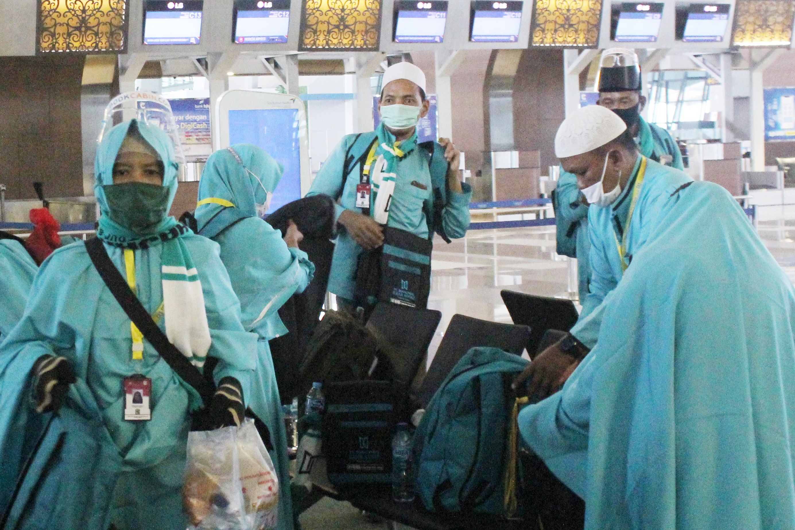 Calon jemaah umrah bersiap berangkat dari Terminal 3 Bandara Soekarno-Hatta, Tangerang, Banten, beberapa waktu lalu.