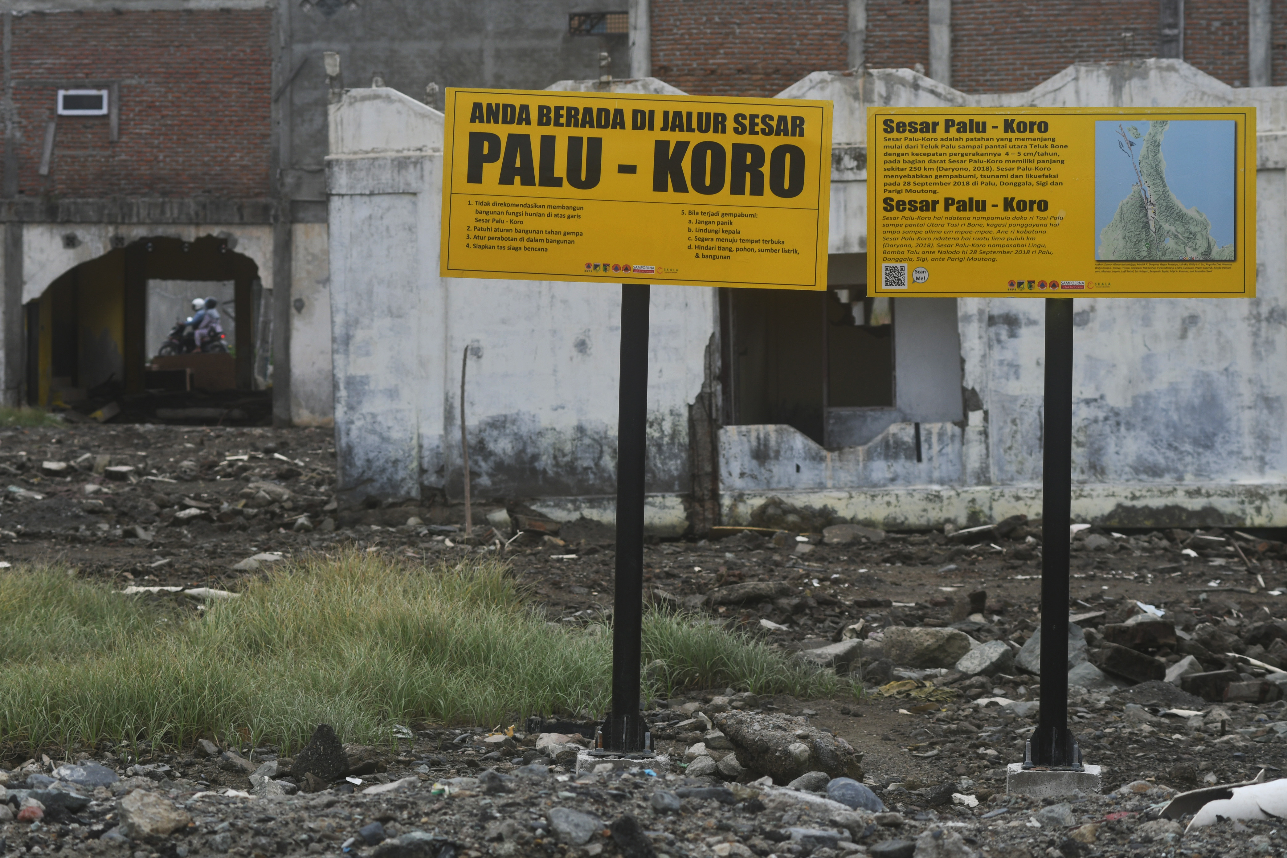  Ilustrasi:Rambu penanda jalur sesar atau patahan Palu-Koro terpasang di Kelurahan Silae, Palu, Sulawesi Tengah, Rabu (6/1)
